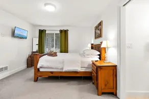 Cozy Old Town condo + Garage + Patio Steps to Ruston Way! - Image 3