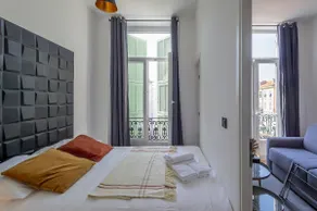 301a Charming 2 rooms refurbished super center - Image 2