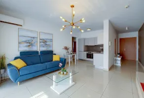 Luxury Apartment with Balcony, Central Area - Image 3