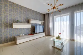 Luxury Apartment with Balcony, Central Area - Image 4