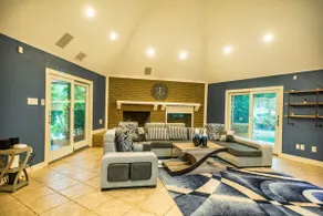Huge 6 Bedroom with Heated Pool, 85” TV, Game Room - Image 3