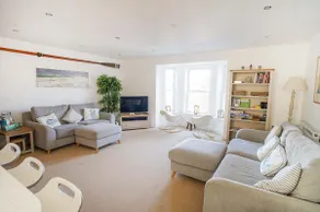 Pilot House -Parking-Garden-Central Cowes-Sleeps 8 - Image 2