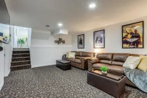 Gameroom and Theater in a breathtaking home - Image 2