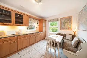 Earnside Cottage, Riverside Charm in Comrie - Image 5