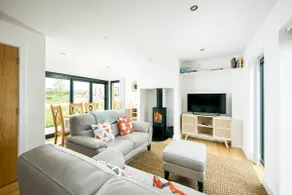 Lakeside luxury property Minerva OI30 - Image 2