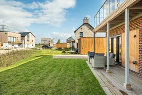 Lakeside luxury property Minerva OI30 - Image 3