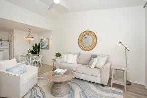 Luxury Beachside Condo - Half Mile from Beach - Image 3