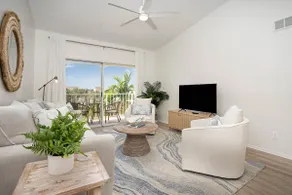 Luxury Beachside Condo - Half Mile from Beach - Image 2