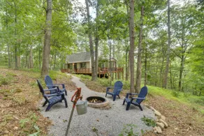 Private Hot Tub & Fire Pit: Family Broadway Cabin - Image 3