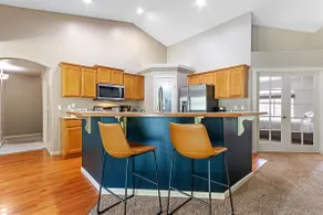 Family home -desirable neighborhood w pool access - Image 3