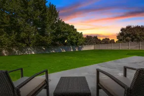 Family home -desirable neighborhood w pool access - Image 4