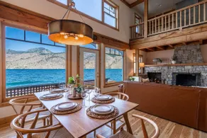 Serene Lakefront lodge-/private dock & hot tub - Image 5