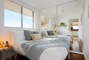 Lovely Leichhardt Local Living With Parking - Image 2