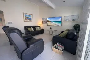 Barefoot Buddina Laid-Back Pet Friendly by the Sea - Image 5