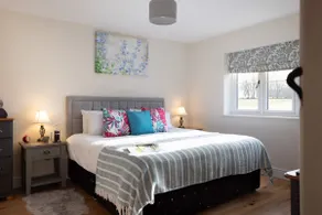 Family Country Cottage with Stunning Mountain View sleeps 12 - Image 3