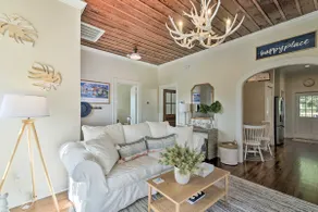 1 Mi to Gulf! Couples Retreat in Galveston - Image 5