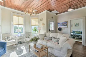 1 Mi to Gulf! Couples Retreat in Galveston - Image 4