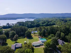 The Reel Therapy Lakehouse - Image 2