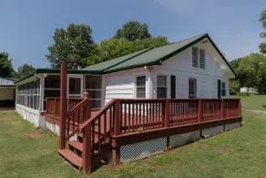 The Reel Therapy Lakehouse - Image 5
