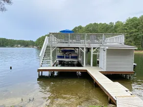 Waterfront, flat lot, family and pet friendly! - Image 3