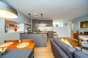 Stylish two bed flat, city centre, free parking - Image 2