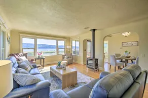 Direct Beach Access: Getaway on Port Orchard! - Image 3