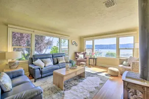 Direct Beach Access: Getaway on Port Orchard! - Image 5