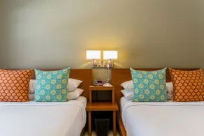 Kasa El Paseo Miami Beach | Double Queen Suite - Image 3