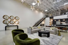 3BR Luxury Loft Near Downtown & Frost Bank Center - Image 3