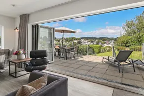 The Hawthorns - Large Luxury Cottage, Hot Tub, Sea Views - Image 2