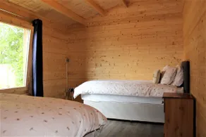 Stunning 5-Bed Cabin in Ashton Under Hill - Image 5