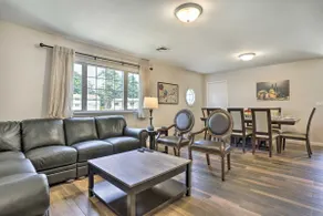 Ideally Located Glen Cove Apartment! - Image 4