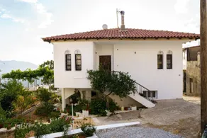EMPHASIS Traditional House with Jacuzzi & Bicycles - Image 4