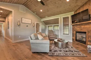 Hike, Ski & More! Pet-Friendly Home in Glenville - Image 5