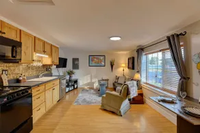 Sweet Wyoming Suite, Centrally located Stay + Wifi - Image 2