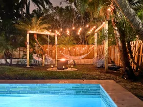 Fox Private Resort-Heated Pool, Spa-Downtown&Beach - Image 2
