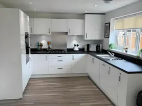 Stylish 4-Bed Home with Hot Tub & Garden - Image 4