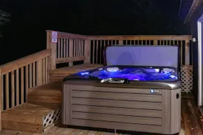 5BR Ski Chalet: Hot Tub, Sauna, Game Room - Image 4