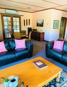 Gawler South Cottage, Rustic on 13th - Image 2