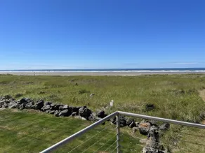 Captain`s Quarters - Beautifully Updated Beach Fro - Image 5