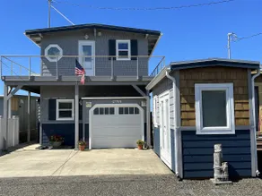 Captain`s Quarters - Beautifully Updated Beach Fro - Image 2