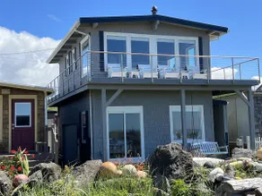 Captain`s Quarters - Beautifully Updated Beach Fro - Image 3