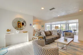 Canal-Front Haven: Pool, Dock & Lanai in Palmetto - Image 5