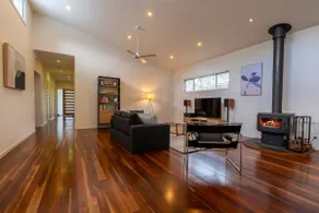 Under 200m from the sea: Frankie's Place - Image 2