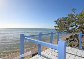 Burrum Beach House-Waterfront-Private Jetty-2BR - Image 4