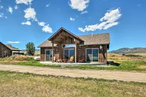Dreamy Mountain-View Cabin Near Yellowstone! - Image 2
