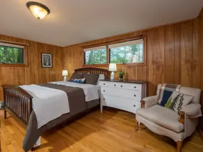Charming Private Lakefront Cottage - Image 5