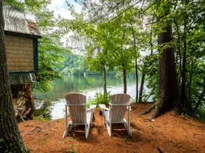 Charming Private Lakefront Cottage - Image 3