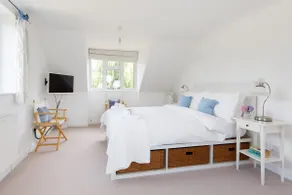 Secluded rural retreat close to beach - sleeps 12 - Image 4