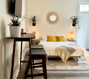 Tiny Bohemian Studio in Midtown - Image 5